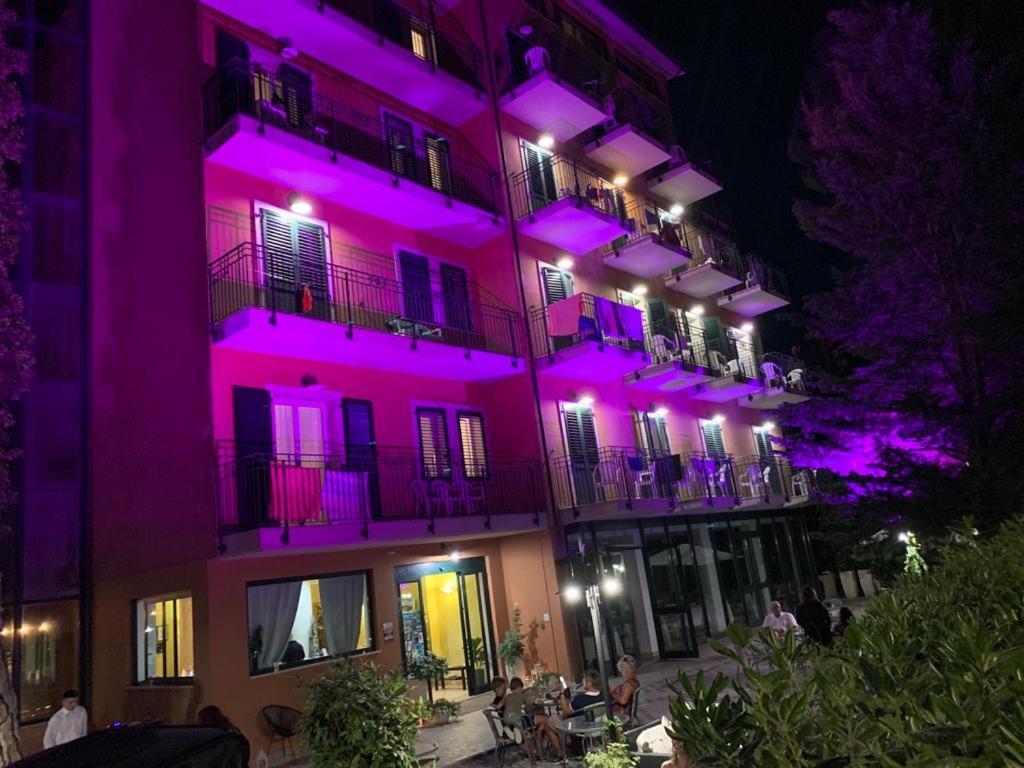 Hotel B&B Des Bains Milano Marittima Dış mekan fotoğraf