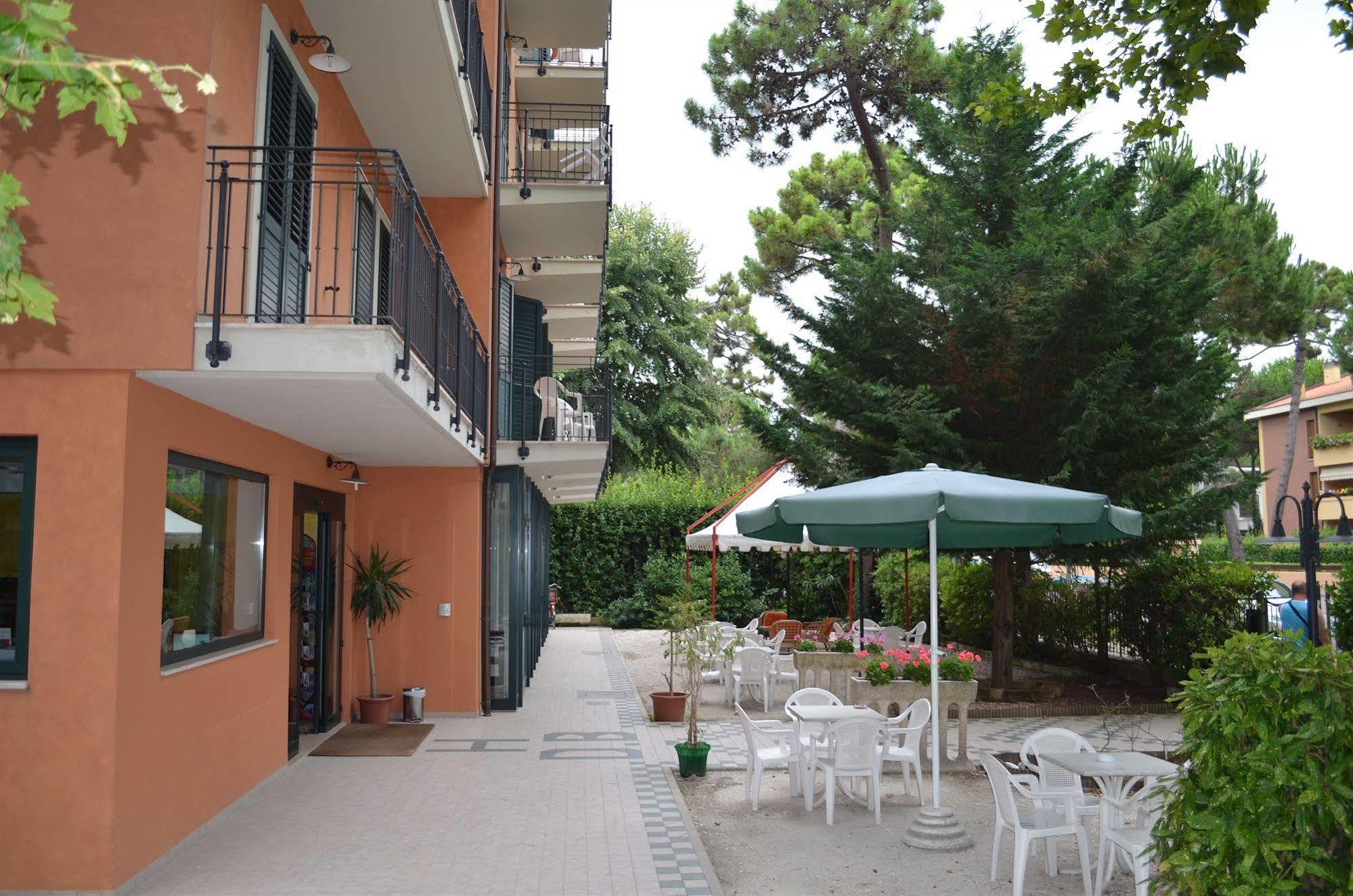Hotel B&B Des Bains Milano Marittima Dış mekan fotoğraf